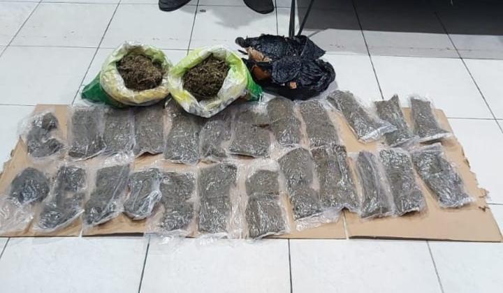 ganja-1-kg-gagal-masuk-Mkw.jpg