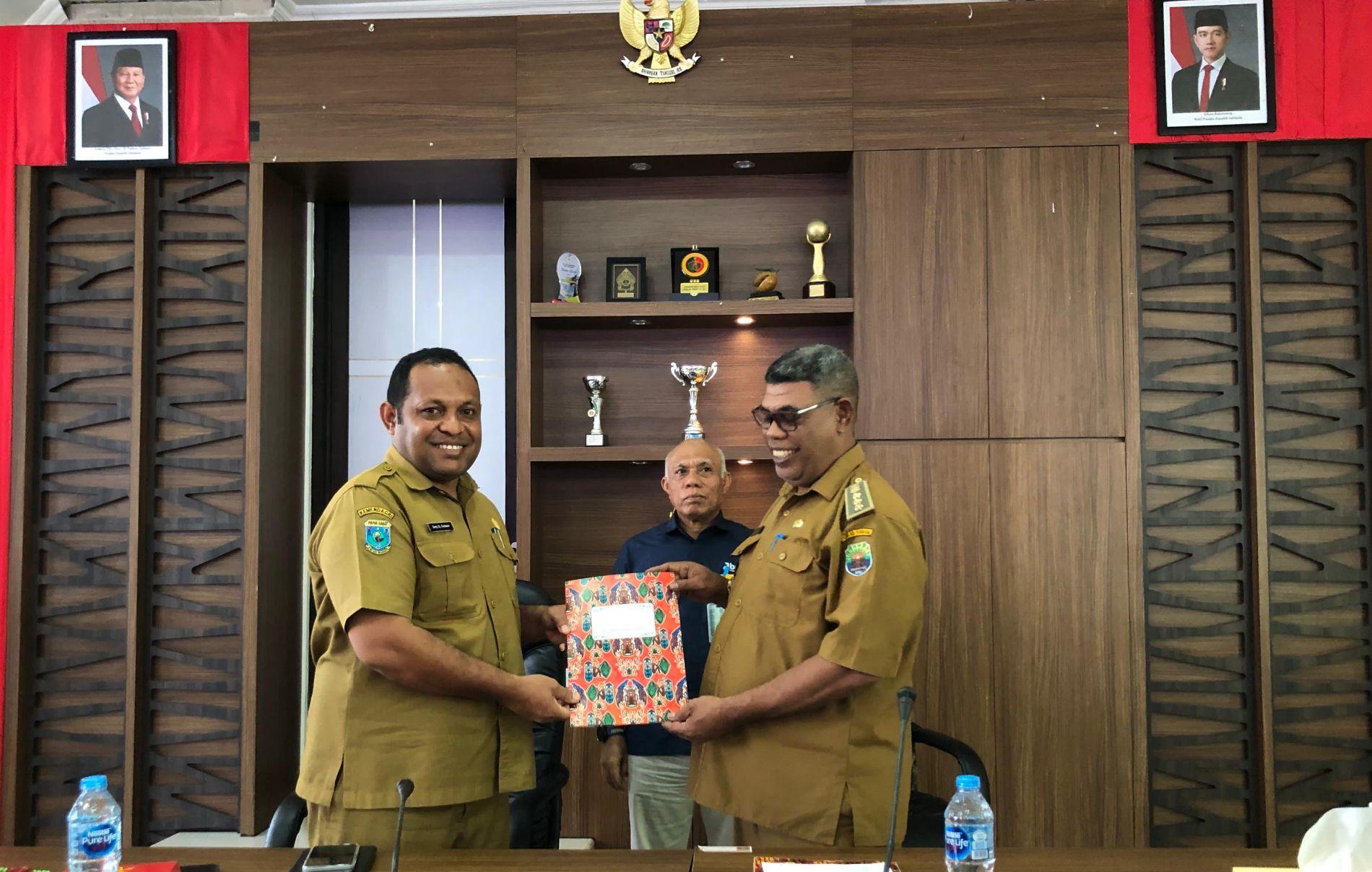Pemkab Kaimana Launching Bantuan Pangan, 5.804 KK di 69 Kampung Terima Sembako