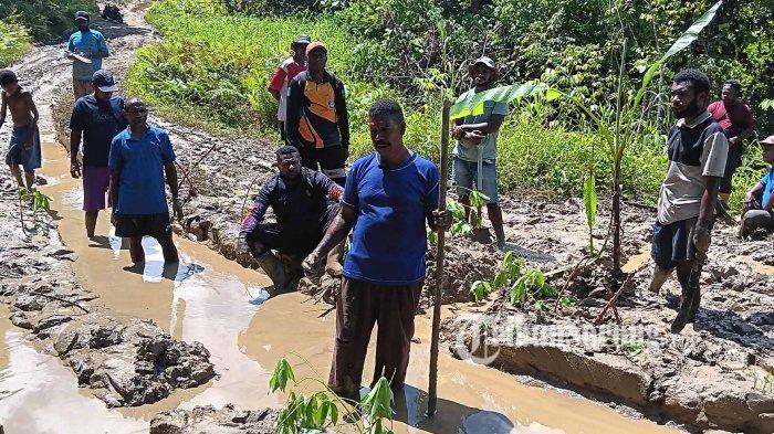jalan-rusak-di-Distrik-Klayili-Kabupaten-Sorong-Papua-Barat-Daya.jpg