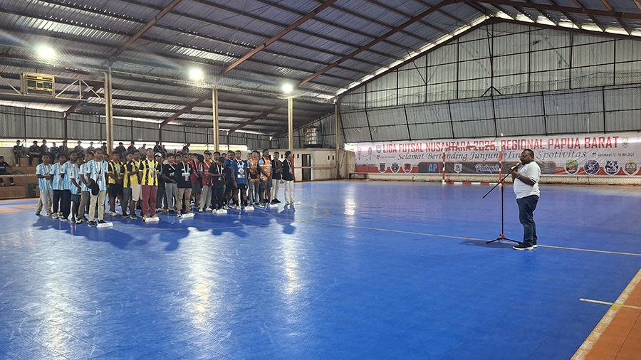loysius-Siep-memberikan-sambutan-dalam-pembukaan-Liga-Futsal-Nusantara.jpg