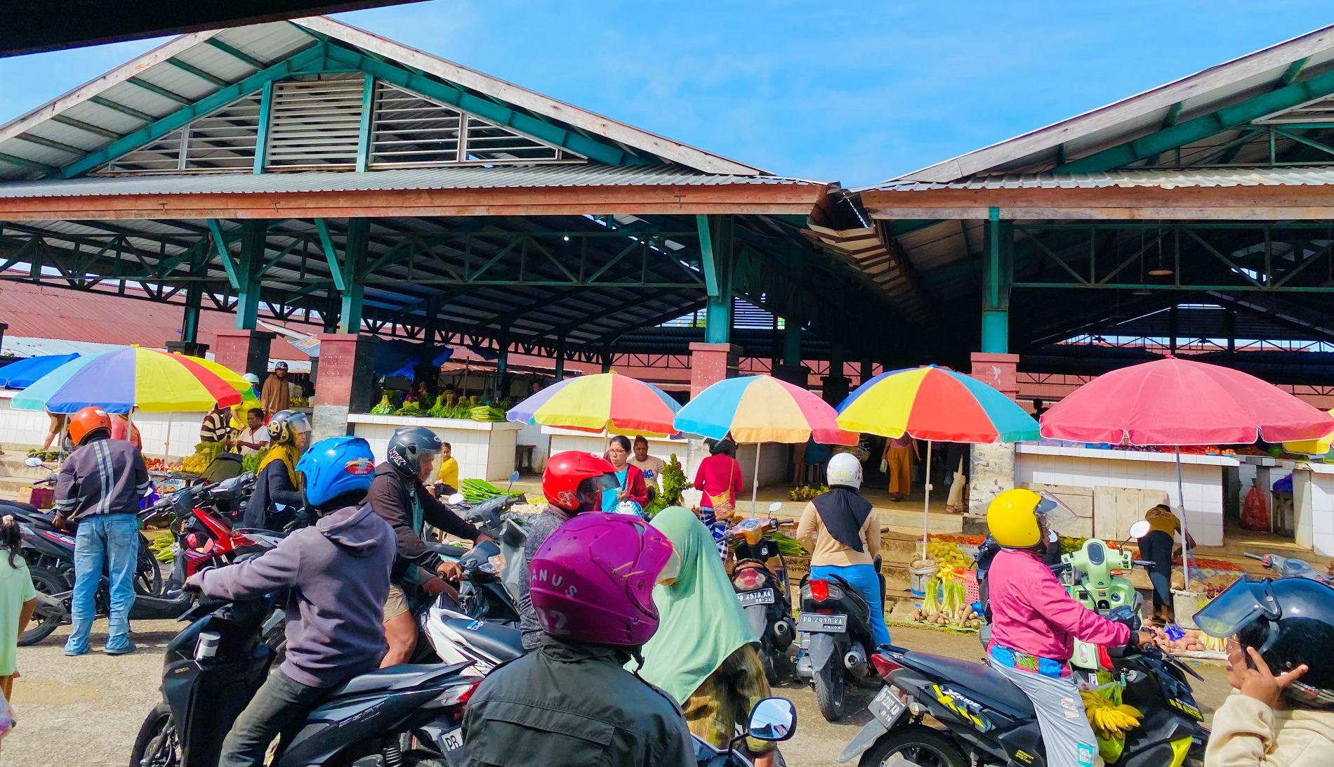 pasar-baru-kaimana-ramai.jpg