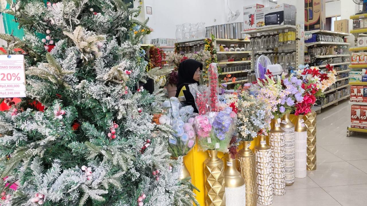 pedagang-hiasan-Natal.jpg