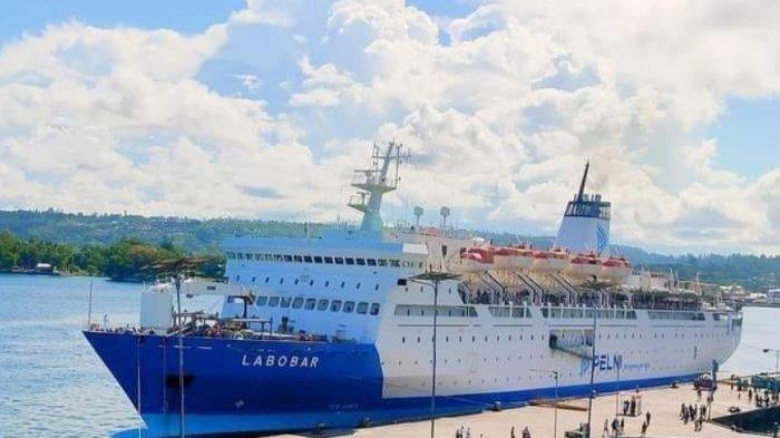 pelayaran-KM-Nggapulu-di-Pelabuhan-Fakfak.jpg