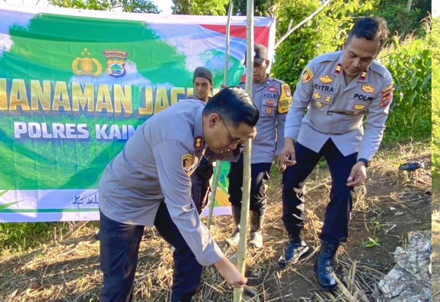 Dukung Ketahanan Pangan, Polres Kaimana Gelar Penanaman Jagung bersama Warga 