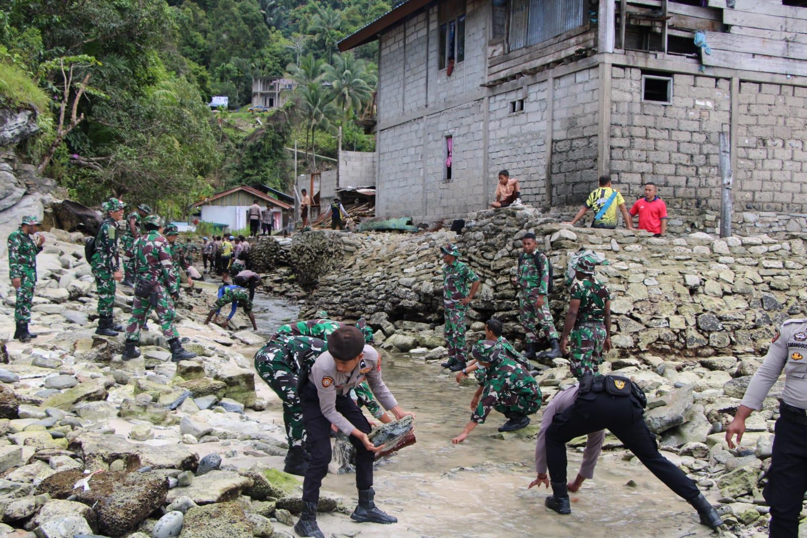 sinergi-tni-polri-di-kampung-kotam.jpg