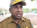 Barnabas-Dowansiba-saat-ditemui-awak-media-di-Manokwari-Senin-24102022.jpg