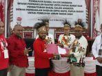 Filep-Wamafma-resmi-mendaftar-di-KPU-Papua-Barat-di-Manokwari.jpg
