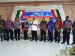 Hermus-Indou-dan-Pdt-Hugo-Warpur-membuka-Musyawarah-Kerja-BKAG.jpg
