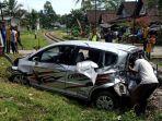 Honda-Jazz-ringsek-tertabrak-Kereta-Api-Matarmaja-di-perlintasan-kereta-tanpa-palang-pintu.jpg