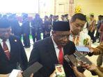 Jhon-Wempi-Wetipo-saat-diwawancarai-media-di-Manokwari.jpg