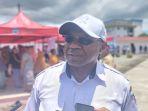 Kadis-PUPR-Papua-Barat-Yohanis-Momot-saat-diwawancarai-sejumlah-awak-media.jpg