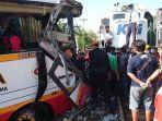 Kecelakaan-maut-di-Tulungagung-bus-Harapan-Jaya-yang-tertabrak-kereta-api.jpg