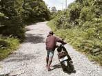 Kondisi-jalan-rusak-di-Distrik-Wartutin-Kabupaten-Fakfak.jpg