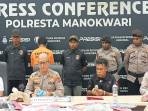 Ongky-Isgunawan-saat-konferensi-pers-di-Markas-Polresta-Manokwari-Rabu-12112025.jpg