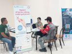 Pegawai-swasta-saat-melakukan-registrasi-di-gerai-BPJS-Kesehatan-Manokwari.jpg