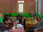 Piet-Bukorsyom-beraudiensi-dengan-Sekretaris-Daerah-Manokwari-Selatan-Adolof-Kawey.jpg