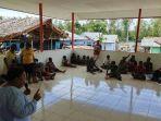 Suasana-pembentukan-kelompok-kerja-pokja-di-Kampung-Omba.jpg