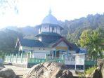 Tampak-Masjid-Tua-Patimburak-di-Distrik-Kokas-Kabupaten-Fakfak-Papua-Barat.jpg