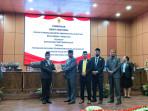 Yohanis-Manibuy-dalam-Rapat-Paripurna-DPRK-Teluk-Bintuni.jpg