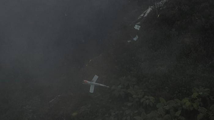 HELIKOPTER- Nampak puing-puing Helikopter PT Intan Angkasa yang jatuh di Timika, Rabu (10/9/2025).