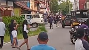 saling-serang-timmika.jpg