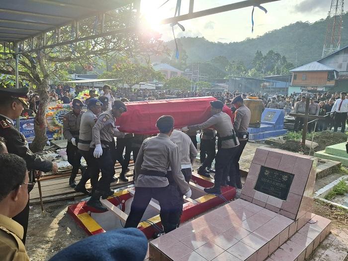 20-Mei-2025-Pemakamananna.jpg