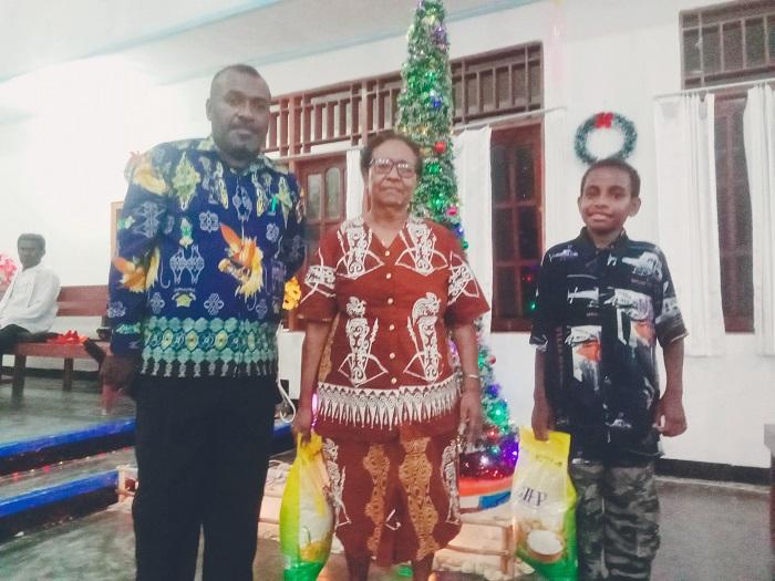 Jemaat GKI Parakletos Santuni Anak Yatim dan Janda pada Malam Natal di Pulau Liki Sarmi