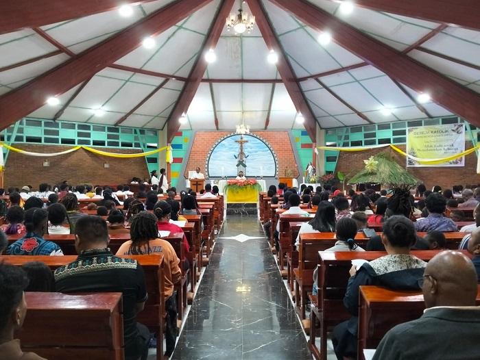 Malam Natal di Gereja Pikhe Jayawijaya, Seruan Perdamaian Papua Lewat Kekuatan Kasih Keluarga