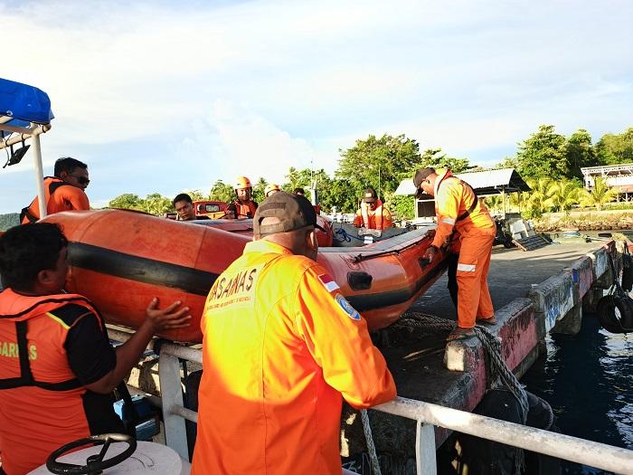 Speedboat Berpenumpang 21 Orang Terbalik Diterjang Badai Tanjung Andei Kepulauan Yapen