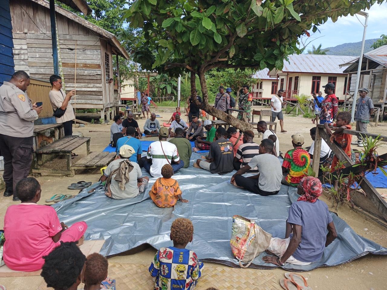 Pertemuan-di-Kampung-Potowaiburu-Mimika.jpg