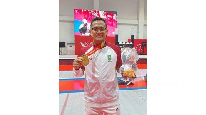 Nangis Haru, Atlet Anggar Riau Ini Persembahkan Emas PON 2024 untuk Orangtua