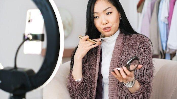 Dari Hobi Jadi Profesi: Panduan Lengkap Menjadi Kreator Digital Berpenghasilan Tinggi!