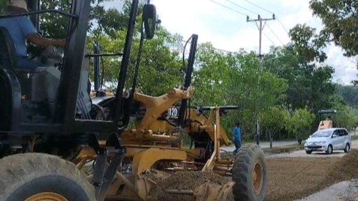 Jalan Menuju Desa Sungai Langsat Berlumpur, Dinas PUPR Kuansing Sebut Proses Pengerasan