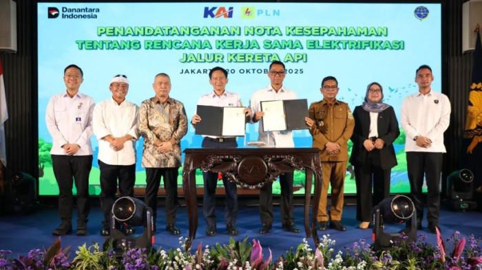Kolaborasi PLN dan KAI, Siap Elektrifikasi Jalur Kereta Indonesia