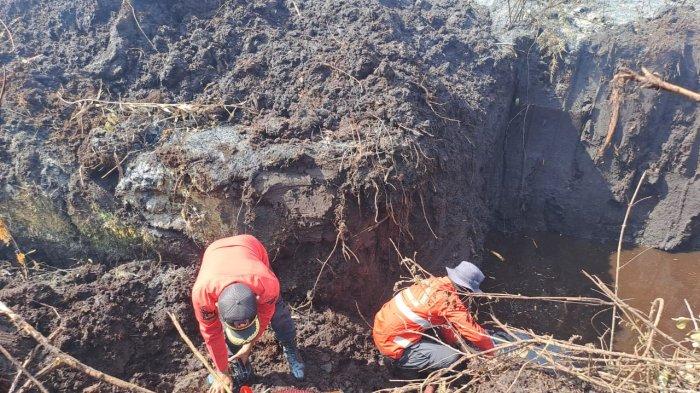 Lahan Sawit dan Semak Belukar Terbakar di Kampung Tanjung Kuras Siak