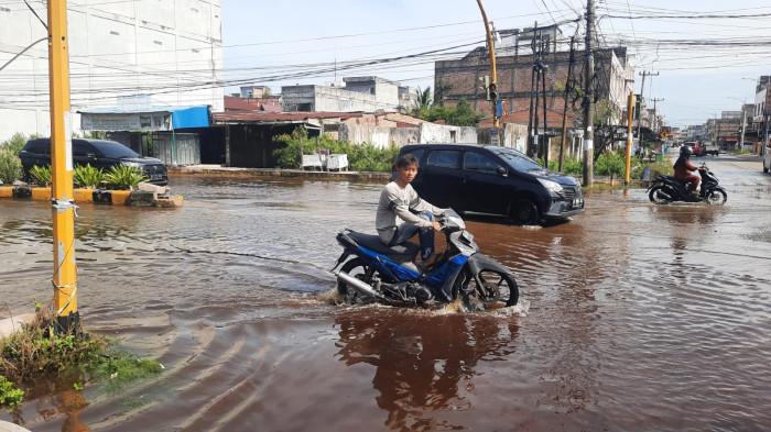 Dumai Kota Masih Dikepung Banjir Rob, BPBD Imbau Warga Waspada