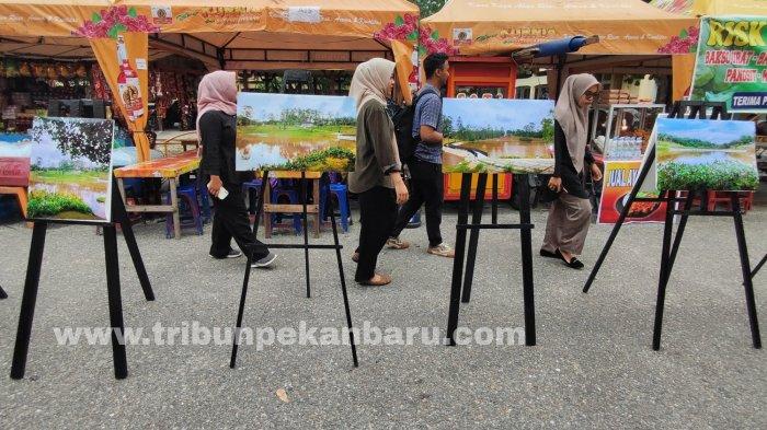 FOTO: 17 Karya Fotografi Hasil Jepretan Mahasiswa Disabilitas Dipamerkan di Kampus Unilak Pekanbaru - FOTO_17_Karya_Fotografi_Hasil_Jepretan_Mahasiswa_Disabilitas_Dipamerkan_di_Kampus_Unilak_Pekanbaru2.jpg