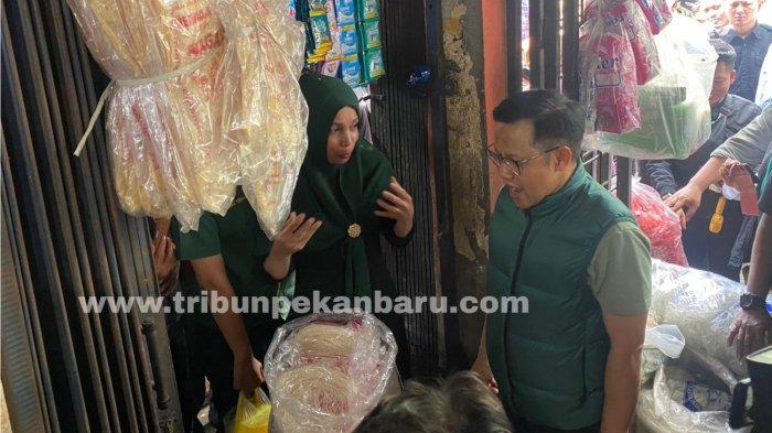 FOTO: Cak Imin Kunjungi Pasar Arengka Pekanbaru - FOTO_Cak_Imin_Kunjungi_Pasar_Arengka_Pekanbaru_3.jpg