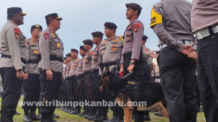 FOTO: Kapolda Riau Pimpin Apel Pengamanan Pemilu - FOTO_Kapolda_Riau_Pimpin_Apel_Pengamanan-_Pemilu_3.jpg