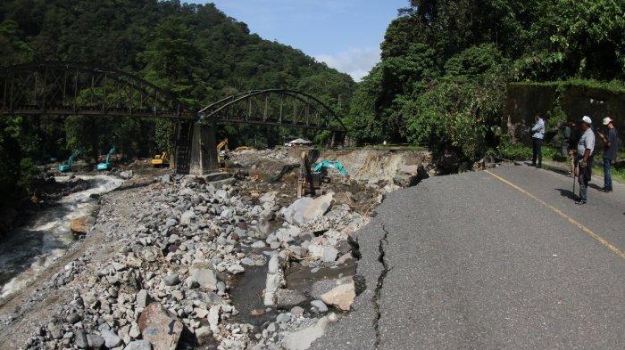 Ada 16 Titik Perbaikan Jalan Putus dan Amblas di Kawasan Lembah Anai Jalan Padang-Bukittinggi