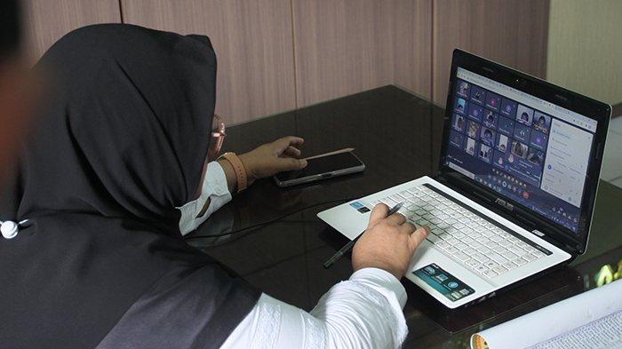 FOTO: Udara Tidak Sehat, SMAN 5 Pekanbaru Mulai Terapkan Belajar Daring - FOTO_Udara_Tidak_Sehat_SMAN_5_Pekanbaru_Mulai_Terapkan_Belajar_Daring_3.jpg