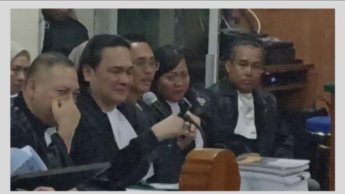 Momen Farhat Abbas Menangis dengar Kesaksian Aldi yang Mengaku Disiksa dalam Kasus Vina Cirebon