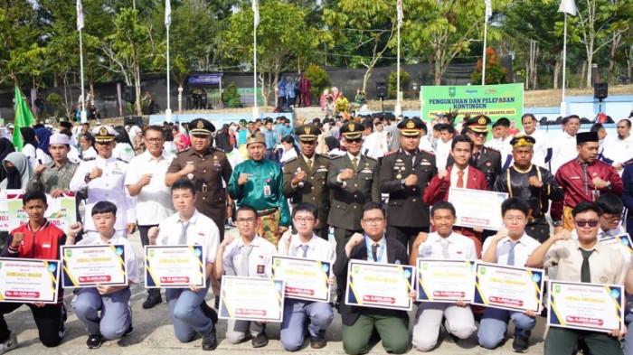 Gubri Abdul Wahid Beri Penghargaan 31 Pemuda dan Pelajar Berprestasi di Hari Sumpah Pemuda