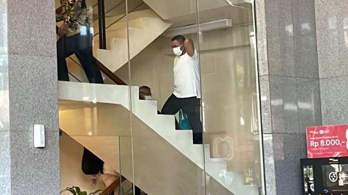 Gubernur Riau Terjaring OTT KPK, Siapa Saja yang Diamankan dan Berapa Uang yang Disita?