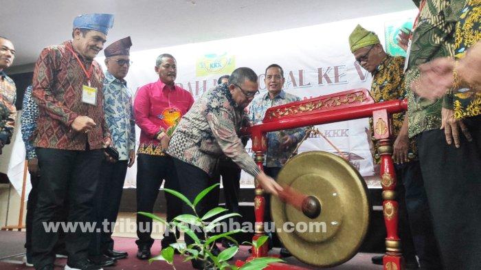 Gubernur Riau Edi Natar Buka Munas V Kerukunan Keluarga Kisaran Asahan