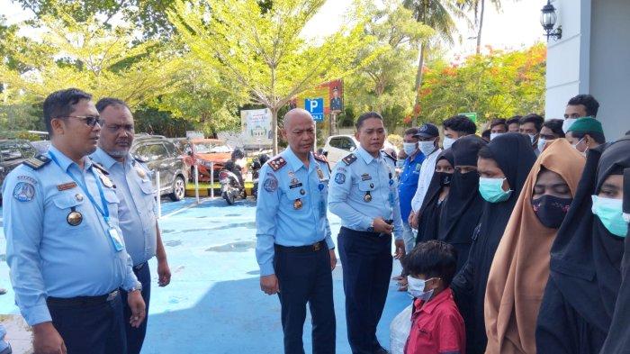 29 WNA yang Diamankan di Dumai Telah Diserahkan ke Rudenim Pekanbaru