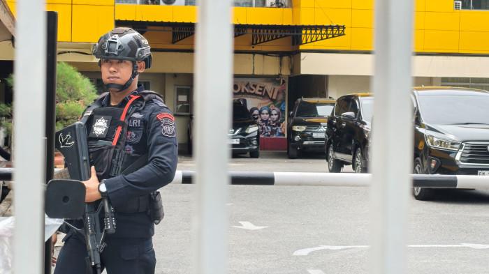 Kamis (13/11/2025) KPK geledah kantor Dinas Pendidikan Provinsi Riau di Jalan Cut Nyak Dien Pekanbaru