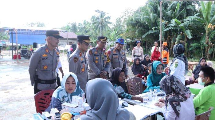Kapolres Inhil Buka Posko Layanan Kesehatan dan Salurkan Bantuan Untuk Masyarakat Terdampak Banjir