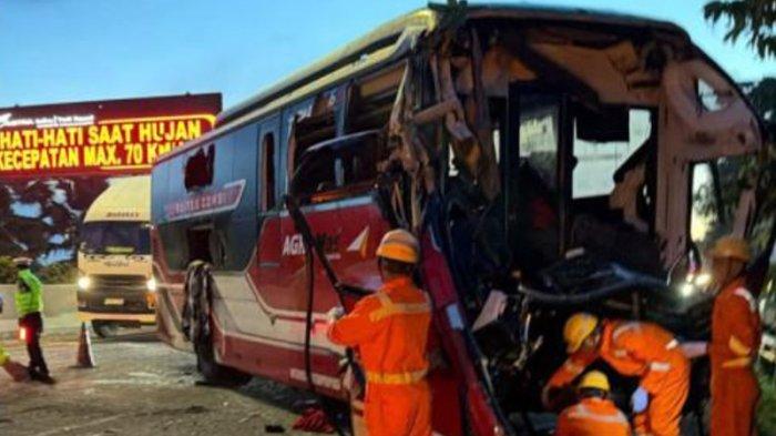 LAKA MAUT - Kondisi bus Agra Mas yang mengalami kecelakaan maut beruntun di ruas Tol Cikopo-Palimanan (Cipali) KM 72, Purwakarta, pada Selasa (18/11/2025) dini hari. 5 Orang tewas akibat kecelakaan ini.