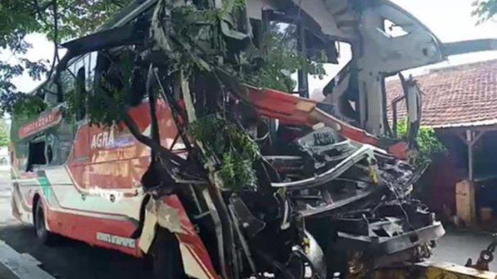 KECELAKAAN MAUT - Bus PO Agra Mas yang terlibat kecelakaan maut di ruas Tol Cikopo-Palimanan (Cipali) KM 72, wilayah Bungursari, Kabupaten Purwakarta, pada Selasa (18/11/2025) dini hari.